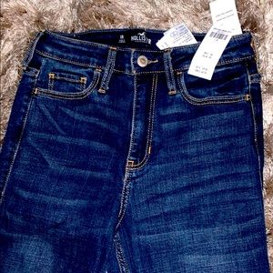 BRAND NEW HOLLISTER JEANS !! Size 1R